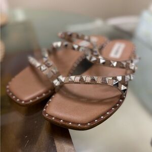Steve Madden Studded Tan Sandals Size 7 LIKE NEW